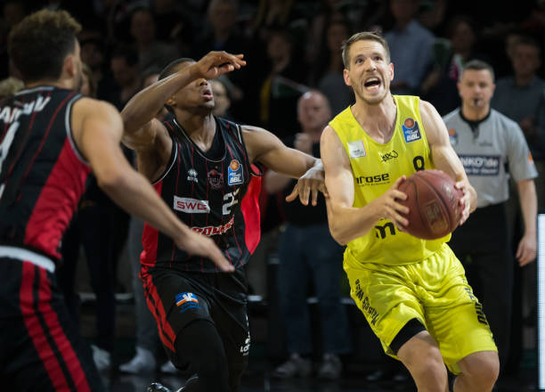 而是根据罗 而是根据罗